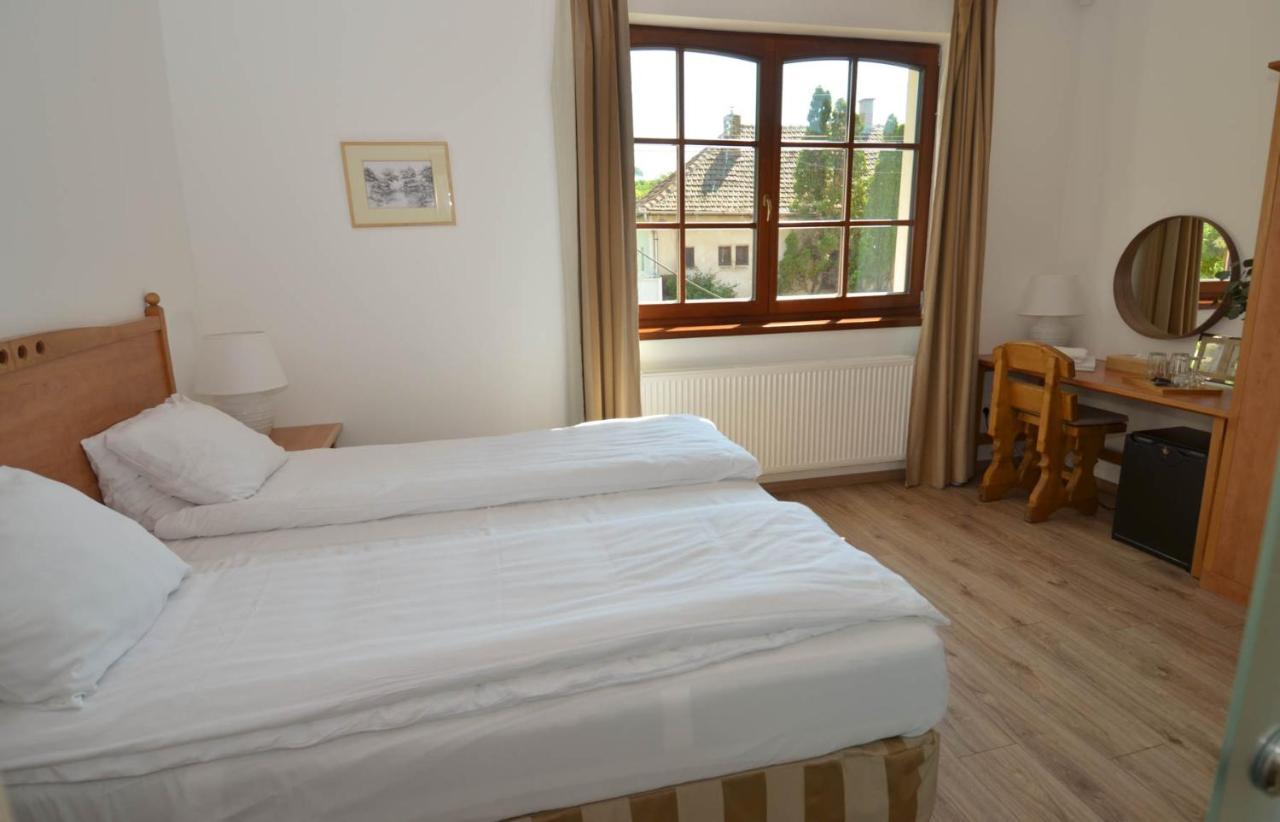 Buzas Pince Vendeghaz Hotel Ecséd Екстериор снимка