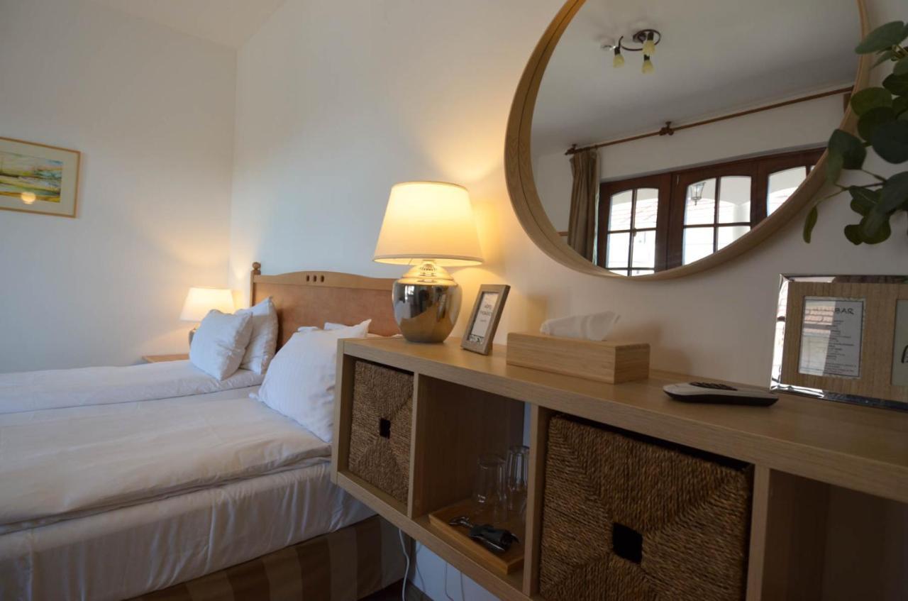 Buzas Pince Vendeghaz Hotel Ecséd Екстериор снимка