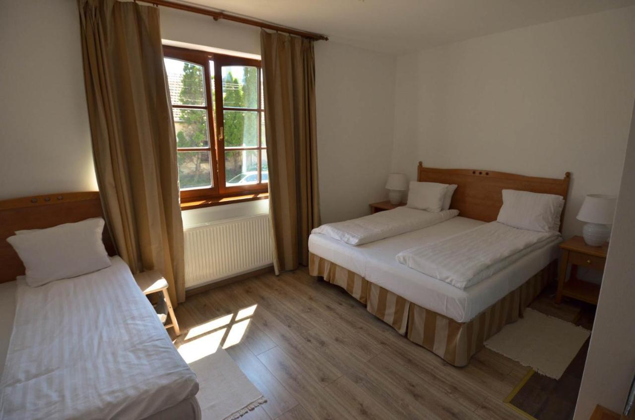 Buzas Pince Vendeghaz Hotel Ecséd Екстериор снимка