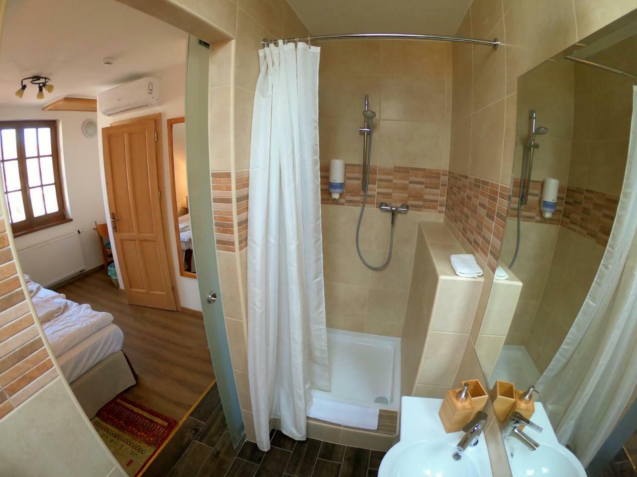 Buzas Pince Vendeghaz Hotel Ecséd Екстериор снимка
