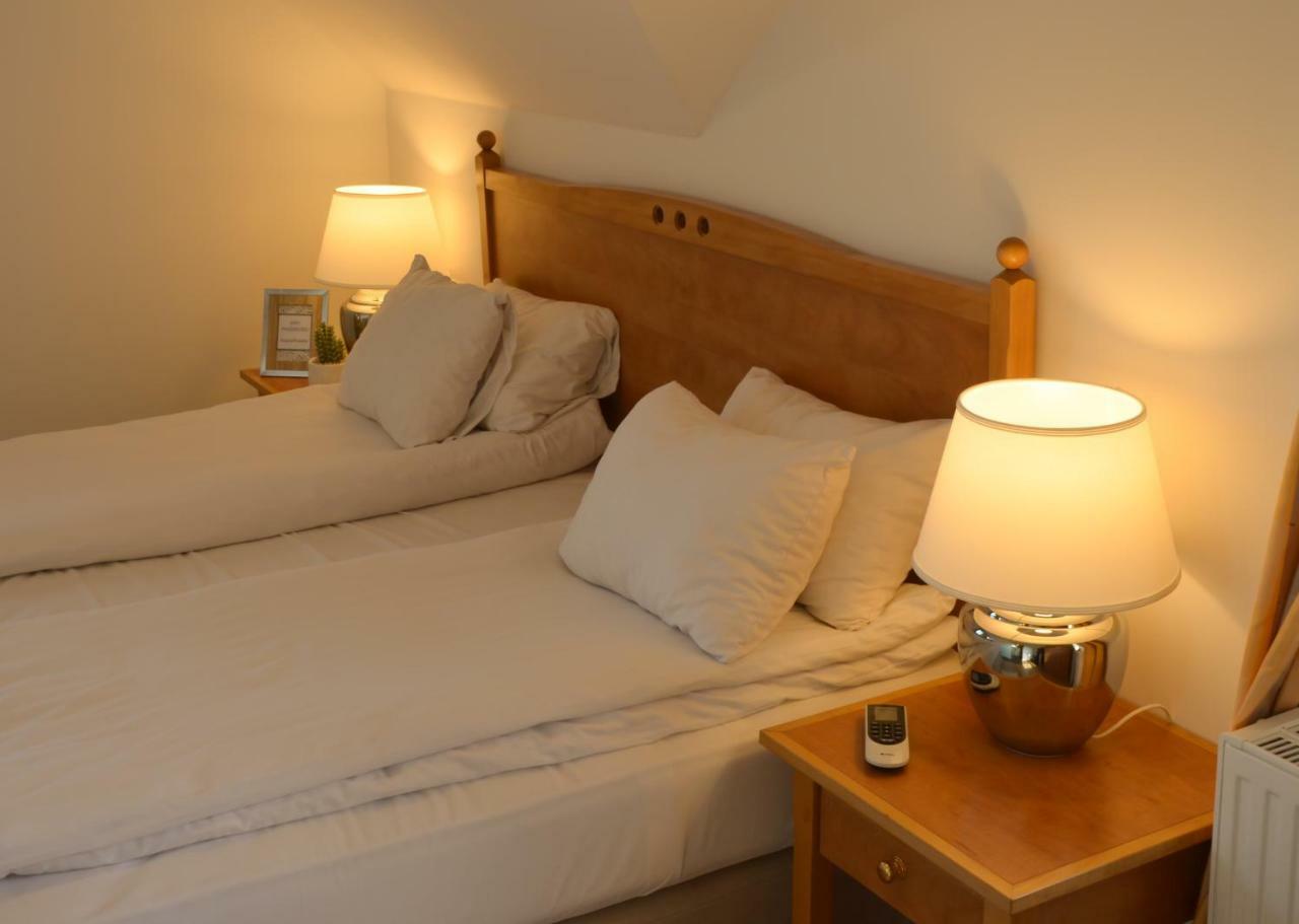 Buzas Pince Vendeghaz Hotel Ecséd Екстериор снимка